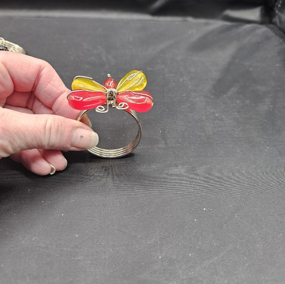 Pier 1 art glass napkin rings - Picture 3 of 8